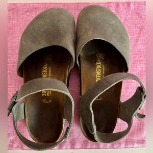 Birkenstock Closed Toe Sandal with Strap - Gray Size 39 USED